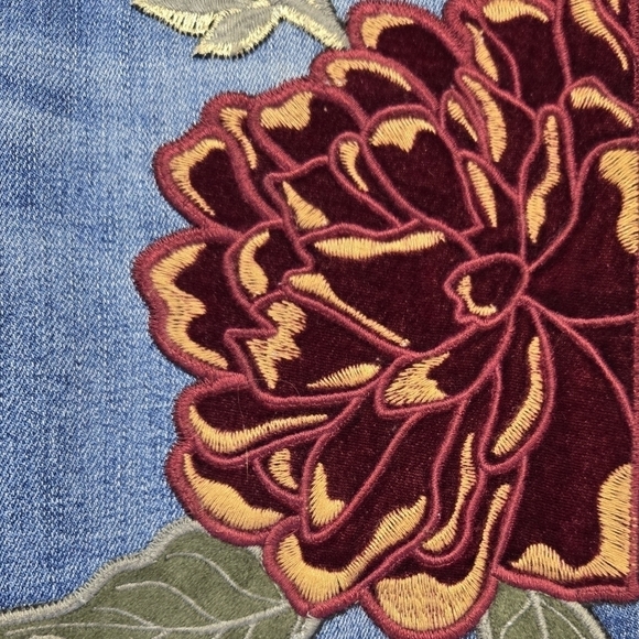 Chico's Secret Stretch Floral Embroidered Jeggings Medium Wash Boho Romantic - Picture 6 of 11